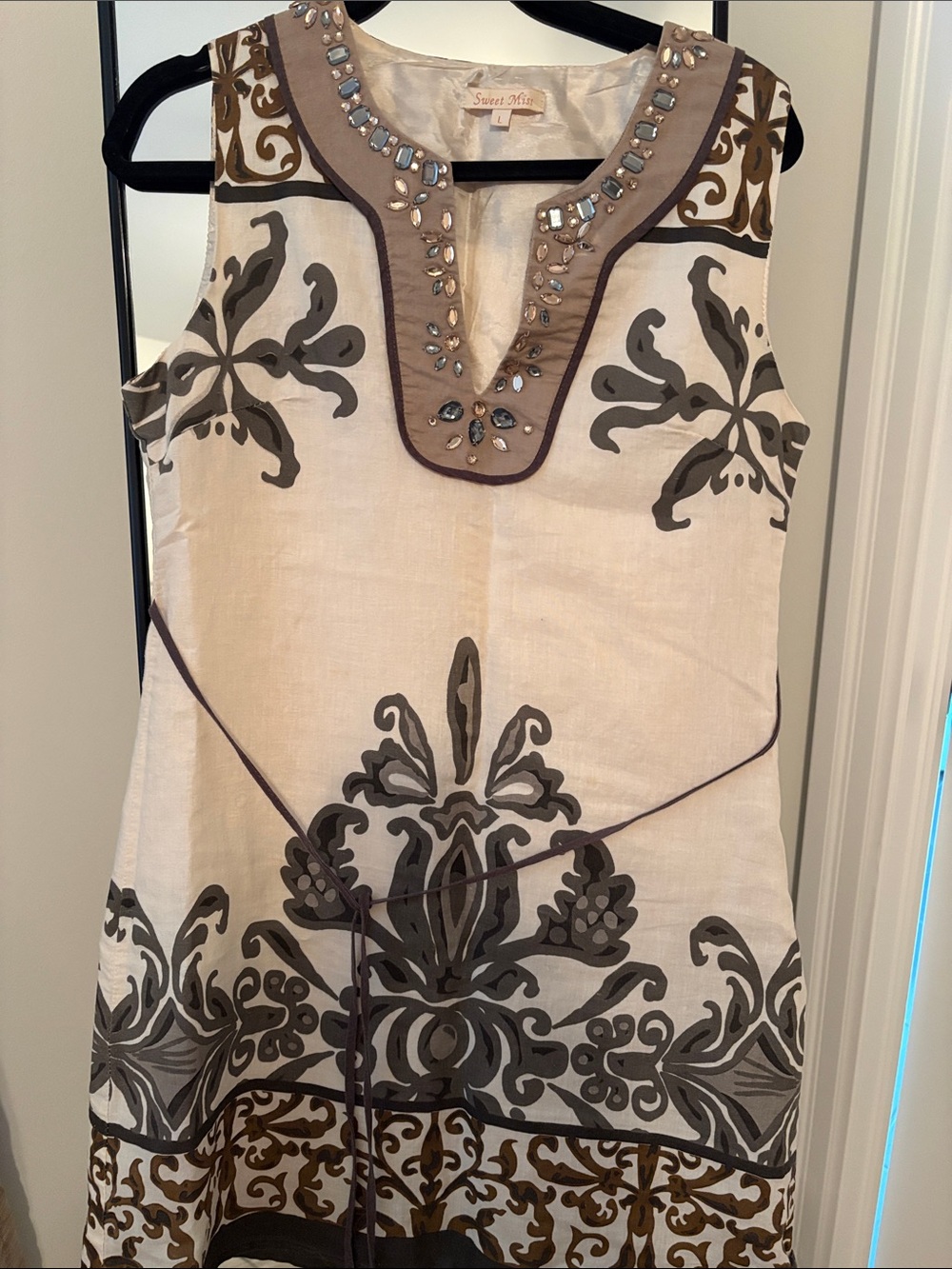 Sleeveless Embellished Mini Dress in Ivory and Taupe